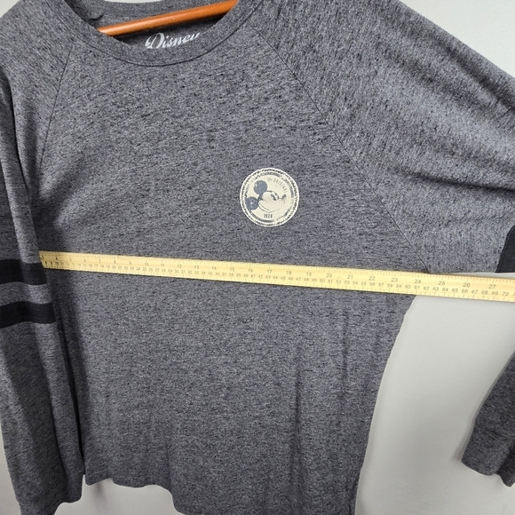 DISNEY PARKS Long Sleeve Tee Shirt Vintage Mickey Mouse Logo Gray Unisex XL - Picture 6 of 11